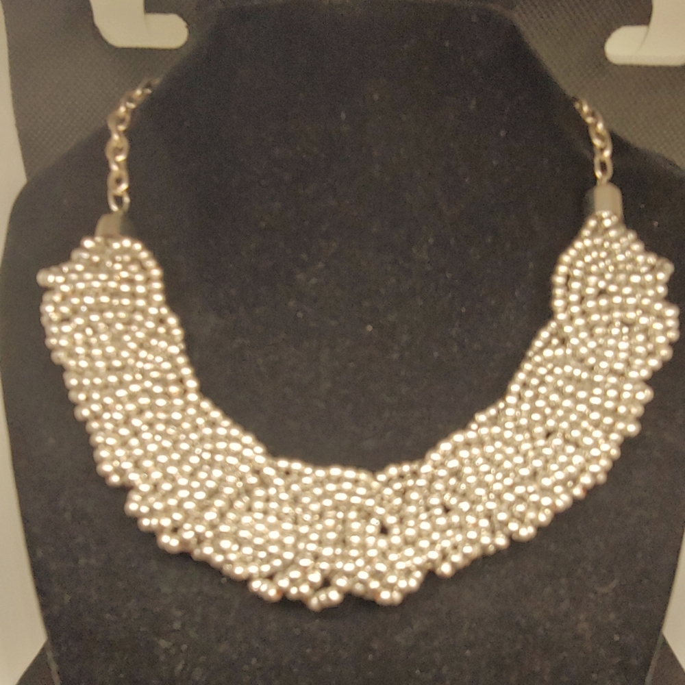 Woven beads necklace